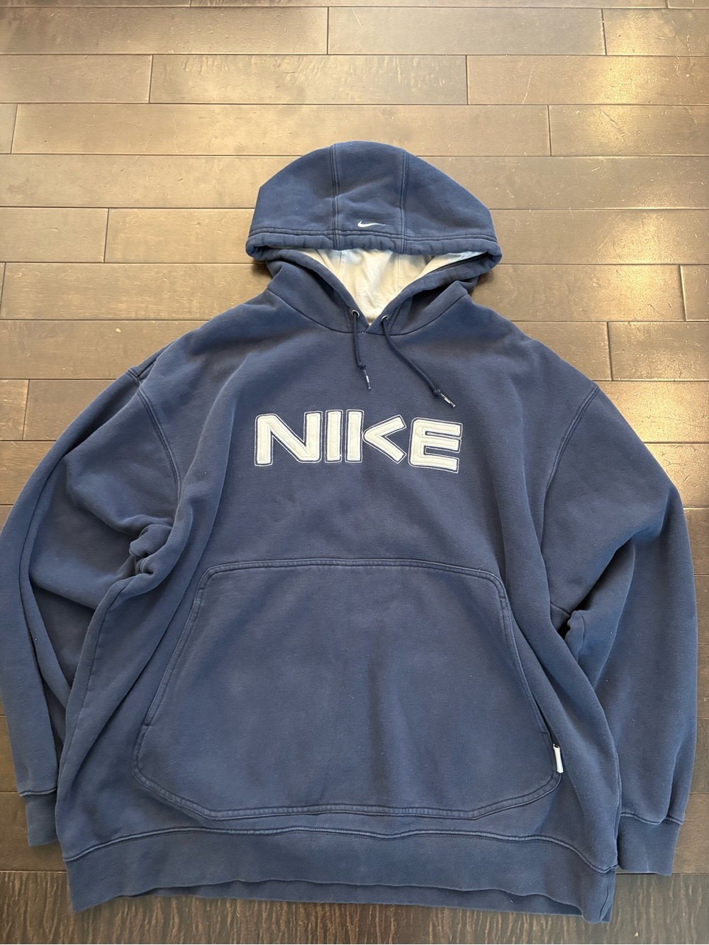 Vintage Y2K Nike Men's Navy Blue Logo Hoodie